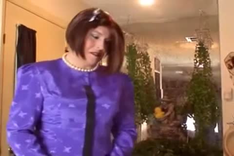alter Mann mit Crossdresser
