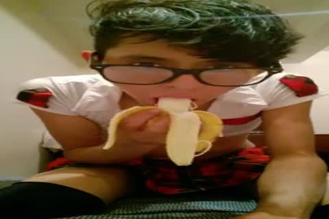 minet charmant manger une banane
