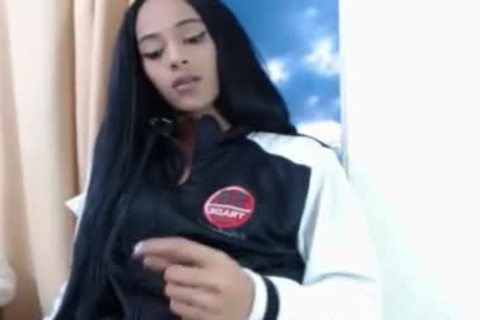 Mignonne excitée éjacule
