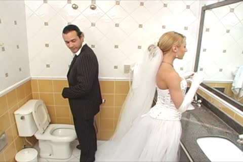 La sposa transgender scopa il suo migliore amico prima del matrimonio.