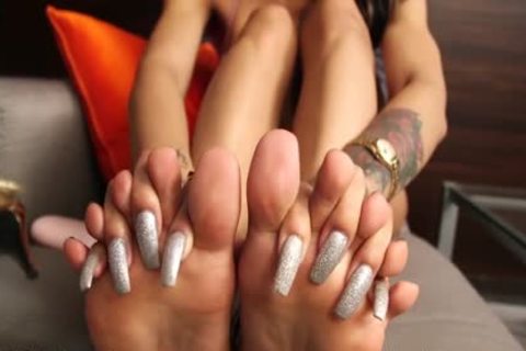 Triple amenaza: nuestro trío de Ladyboy más caliente. Chica fetiche transgénero