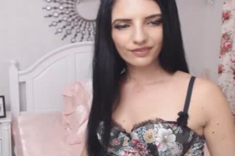 Kinky-Lady masturbiert vor der Webcam