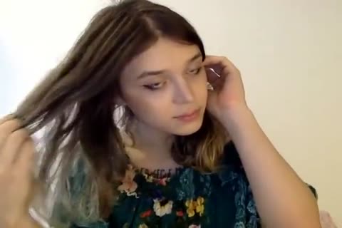 Hübscher Femboy neckt auf Cam-Tube-Cup