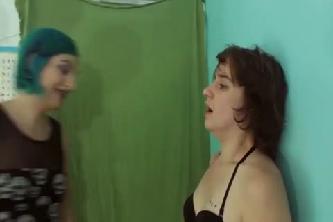 Nice Transsexual Umilia, eine nette Sissie und lässt sich in den Arsch ficken