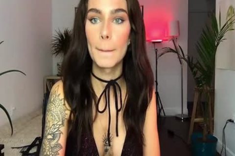 Super leckerer und schmieriger russischer Ladyman Beauty zeigt ihren süßen Körper vor der Webcam