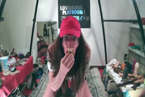 Bobbie waiting For A penis To Show Up.