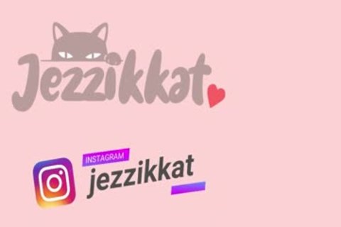 Shemale-Teenager im gesetzlichen Alter macht Love Juice, während sie Unterwäsche trägt – Jezzikkat