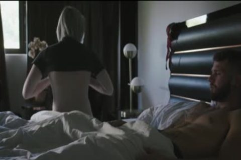 cara  excitado gosta de se divertir com sua namorada pequena tbabe ella hollywood.