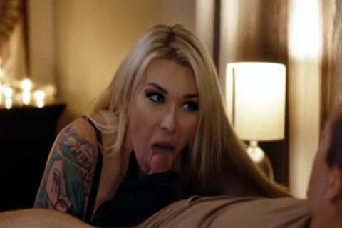 Ts blonde à gros seins,Dante Colle a la chatte pilonnée par Dante Colle