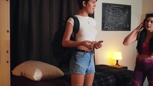 Trans Angels: Kaukasische Daisy Taylor beim Masturbieren