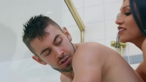 Trans Angels: Jessy Dubai wird im Freien in der Missionarsstellung gefickt
