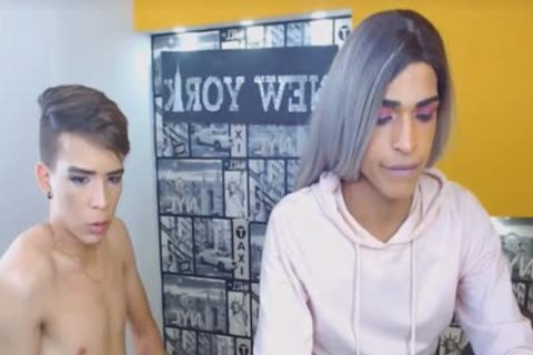 Aufgeregter Trans empfängt Backdoor und gibt es zu