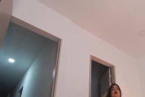 Lüstige massiv Bazooken Sheboy streichelt vor der Kamera Teil 3 03305