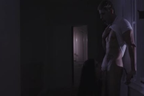 slim Tbabe Melanie Brooks Sucks 10-Pounder In The Hallway