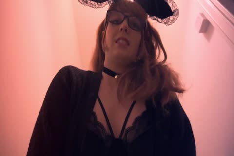 Amateure nehmen großen Dildo