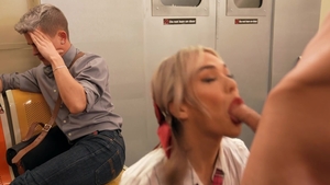 TransAngels - Muskulöse Emma Rose und Johnny B lecken Arsch im Freien