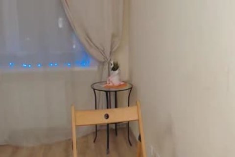 Dünner russischer Femboy mit schlapper Wichse