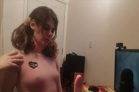 Masturbazione transexuale in solitaria davanti alla webcam