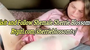 Dieses Baby ist ein reines und unschuldiges Transmädchen, das noch nie in ihrem Leben Sex hatte