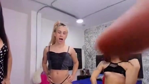 Sie Mädchen Schönheiten hat etwas dreier Spaß
