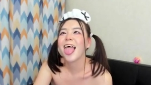 Kleine Femboy aus der Mongolei macht Cams Shows solo