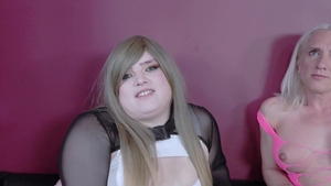 Katie Fox verwandelt den Trans Taskmaster in eine Weichei