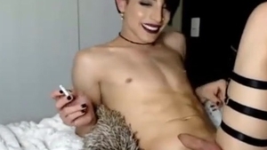 Minderjähriger Teenager, der auf Webcam masturbiert