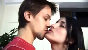 chica trans y chico se masturban mutuamente con uñas