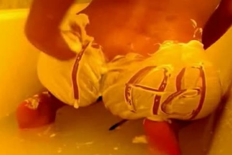 oriental-American lady-teen Shows Her Bubble butthole In The baths Tub