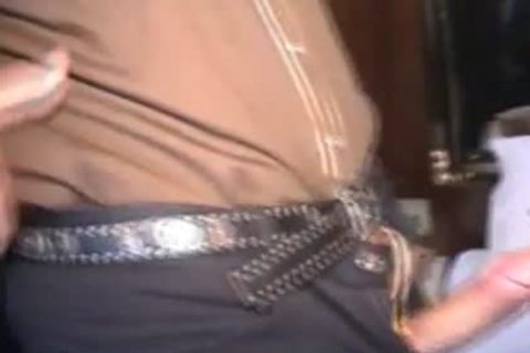 Thailändischer Ladyboy marschiert für Sex 1